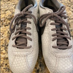 Retro Nike shoes ! Used a few times. Cute and comfortable size 9.5